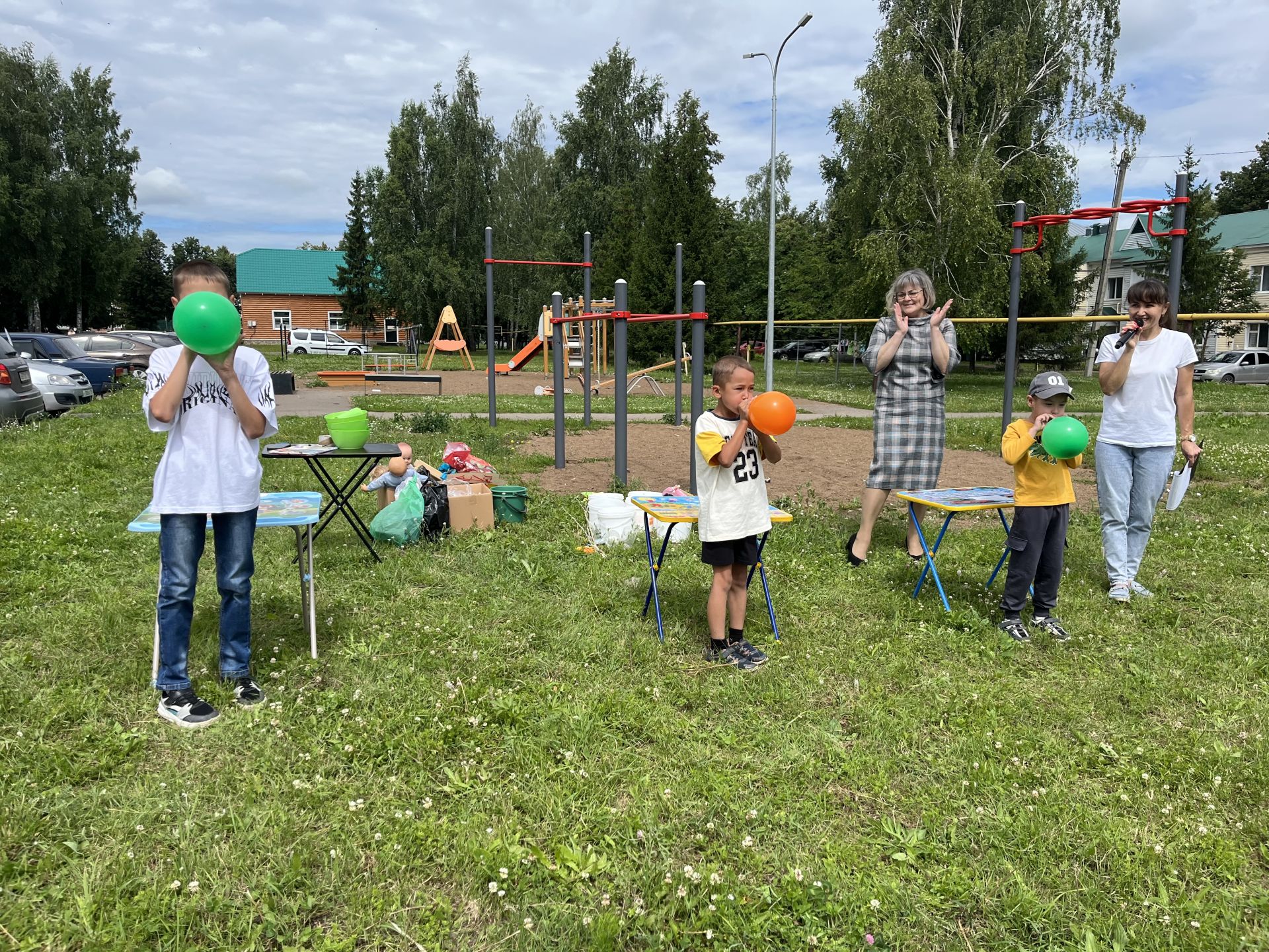 Татарстанда җәй: Актанышның яшь гаиләләре «Гаиләм-җылы учагым» ишегалды бәйрәмендә ял итте