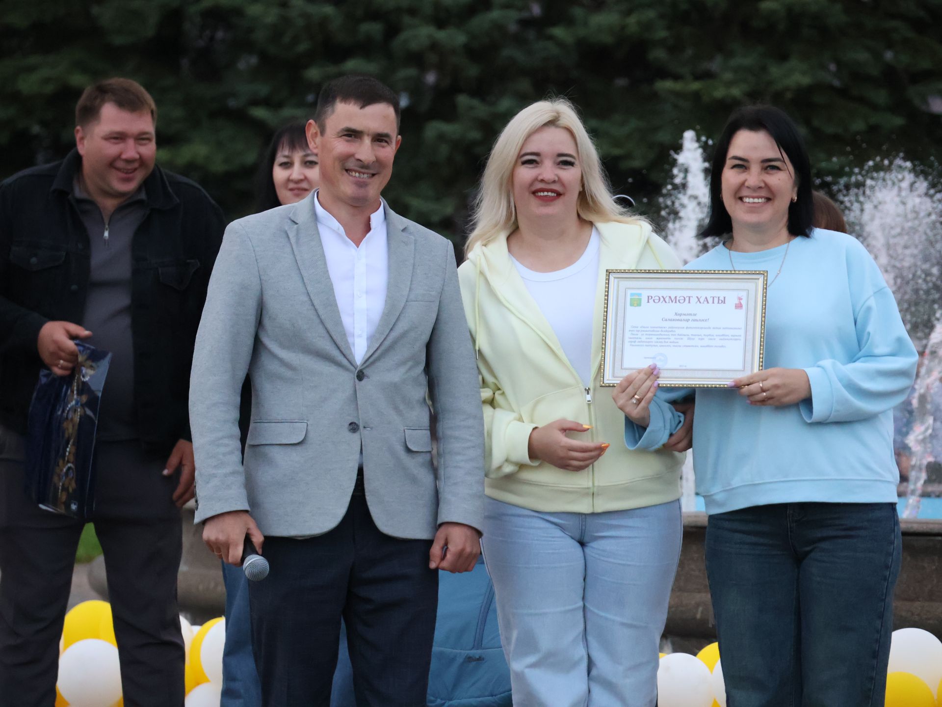 Гаилә, мәхәббәт һәм тугрылык көненә багышланган концерттан безнең репортаж
