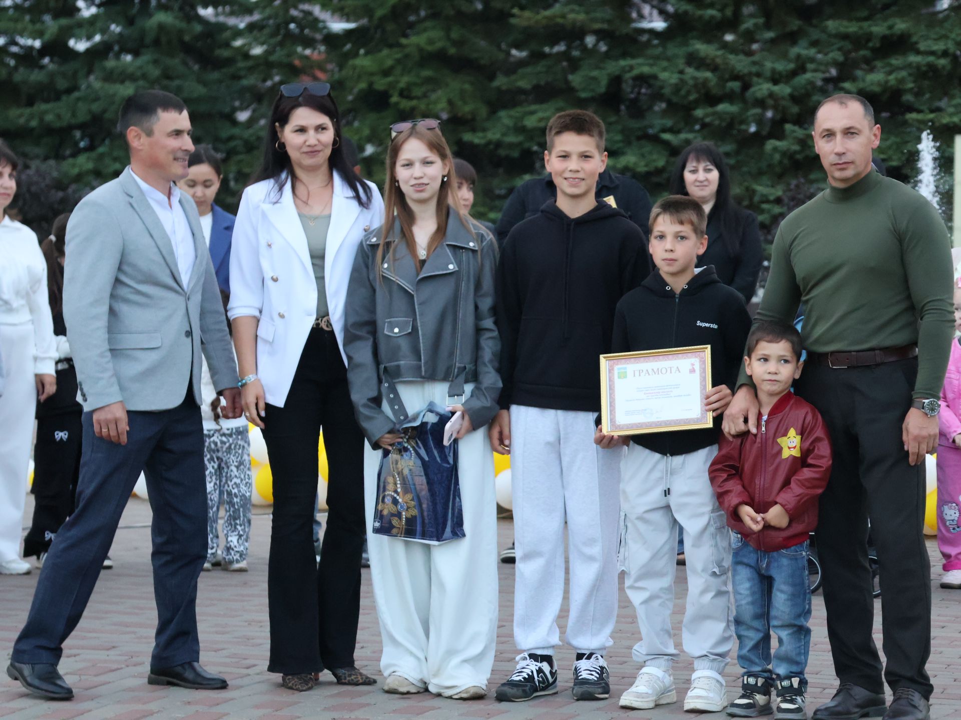 Гаилә, мәхәббәт һәм тугрылык көненә багышланган концерттан безнең репортаж