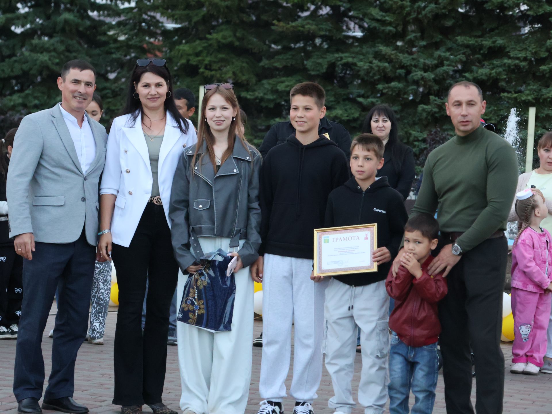 Гаилә, мәхәббәт һәм тугрылык көненә багышланган концерттан безнең репортаж