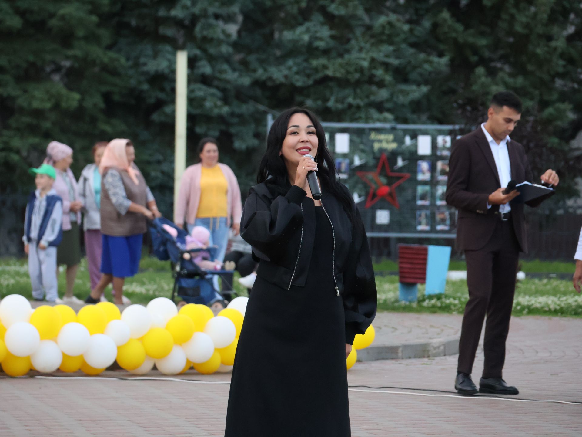 Гаилә, мәхәббәт һәм тугрылык көненә багышланган концерттан безнең репортаж
