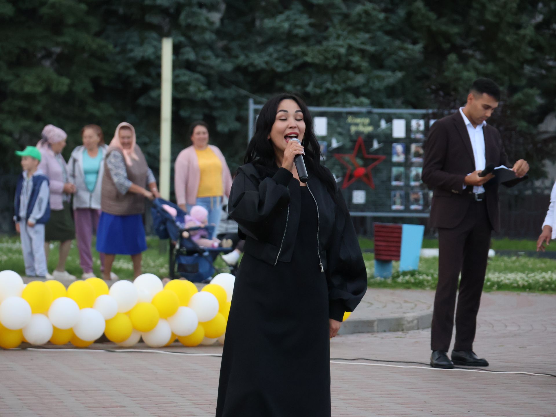 Гаилә, мәхәббәт һәм тугрылык көненә багышланган концерттан безнең репортаж