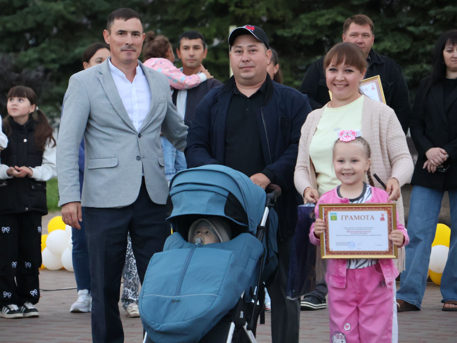 Гаилә, мәхәббәт һәм тугрылык көненә багышланган концерттан безнең репортаж