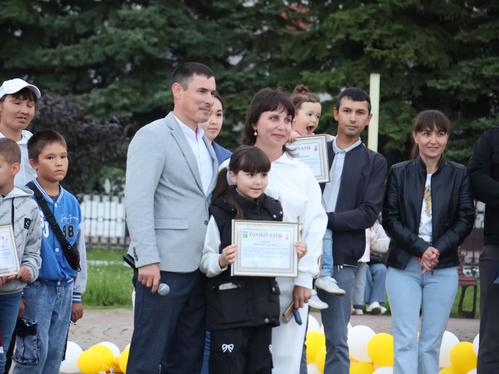 Гаилә, мәхәббәт һәм тугрылык көненә багышланган концерттан безнең репортаж