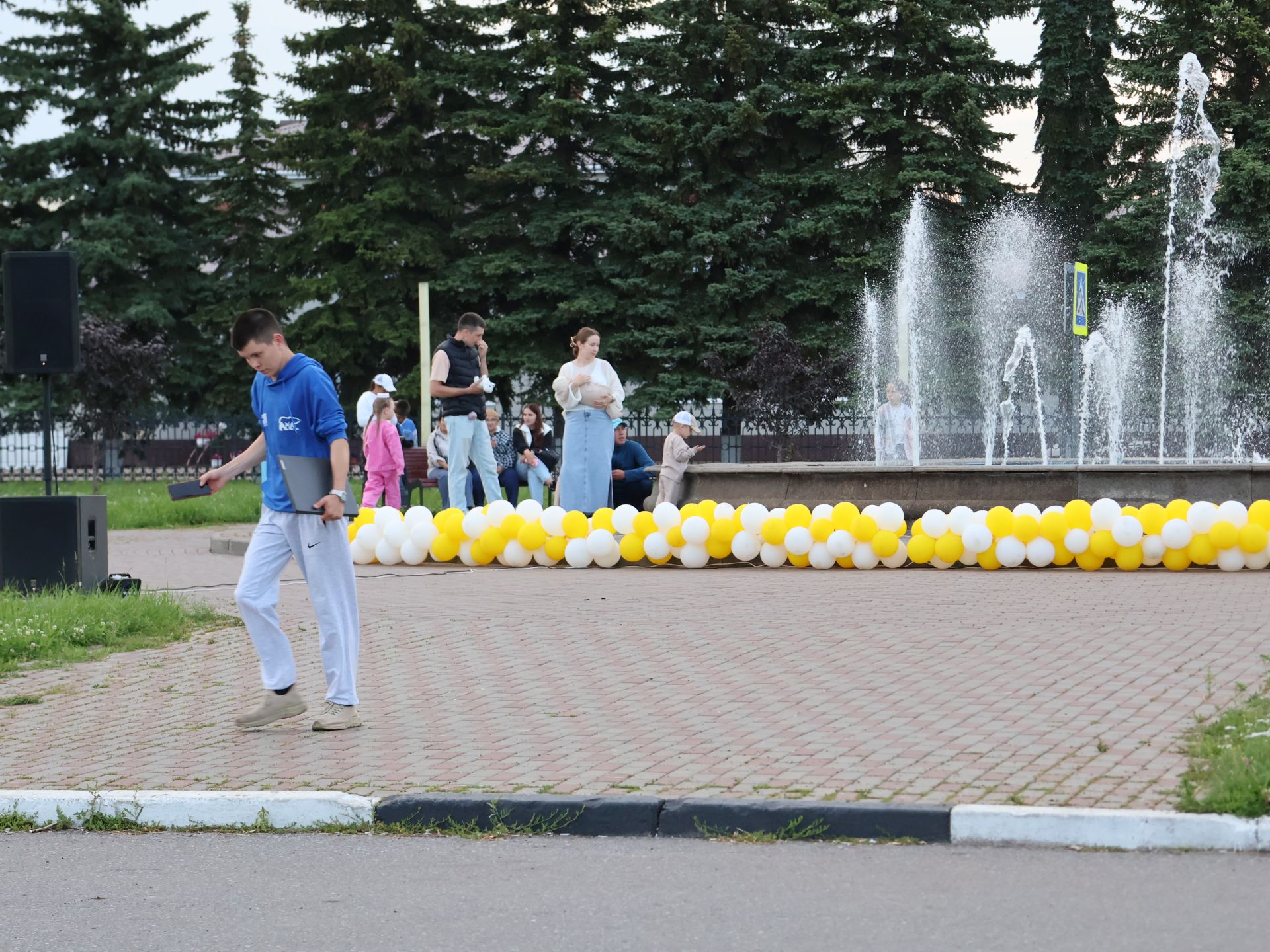 Гаилә, мәхәббәт һәм тугрылык көненә багышланган концерттан безнең репортаж