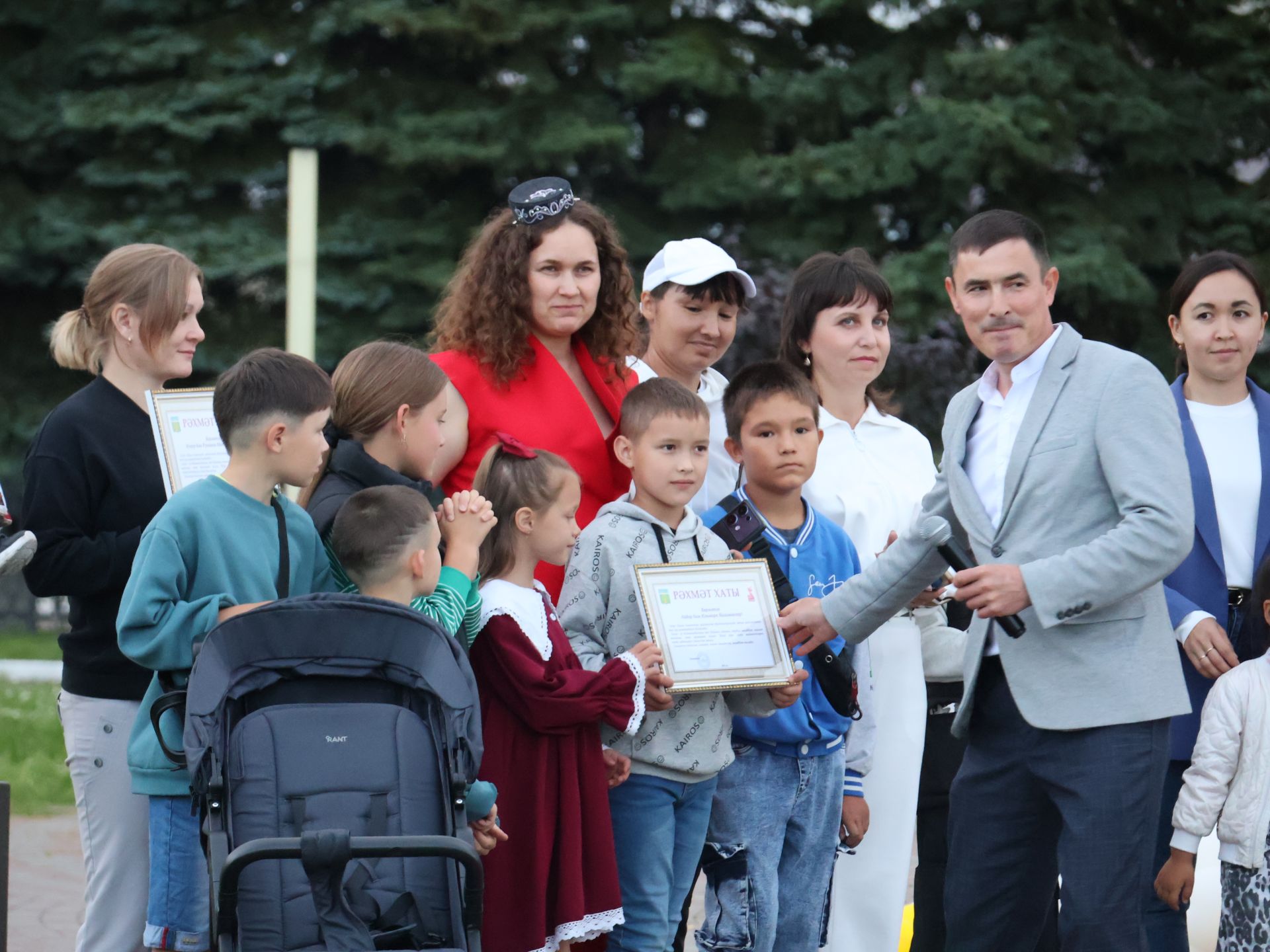 Гаилә, мәхәббәт һәм тугрылык көненә багышланган концерттан безнең репортаж