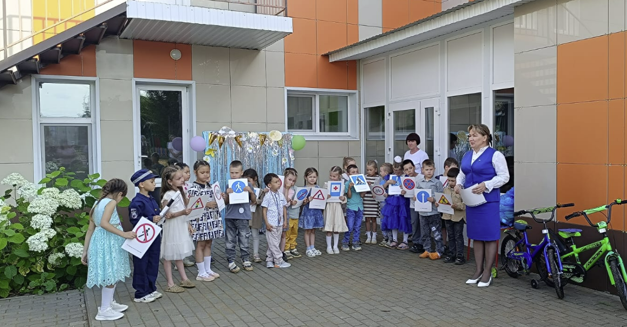 «Алтынчәч»тә юл кагыйдәләрен өйрәтүдә иң актив гаиләләрне хөрмәтләделәр