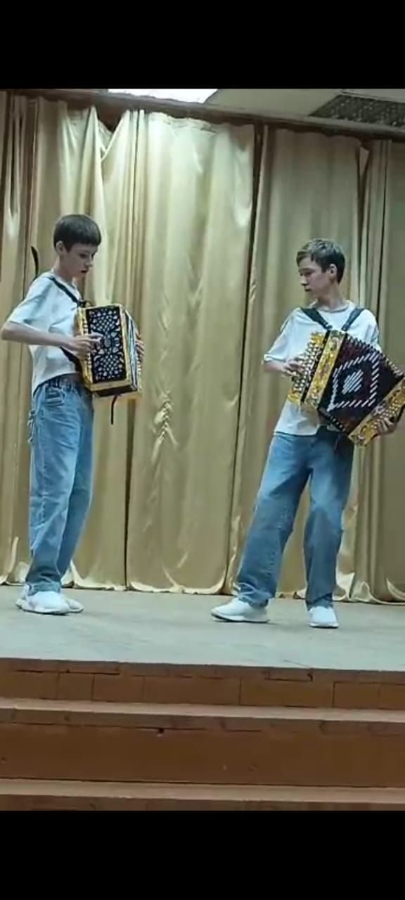 Чат авылында «Без бергә» хәйрия фонды артистлары  23 300 сум акча җыйган