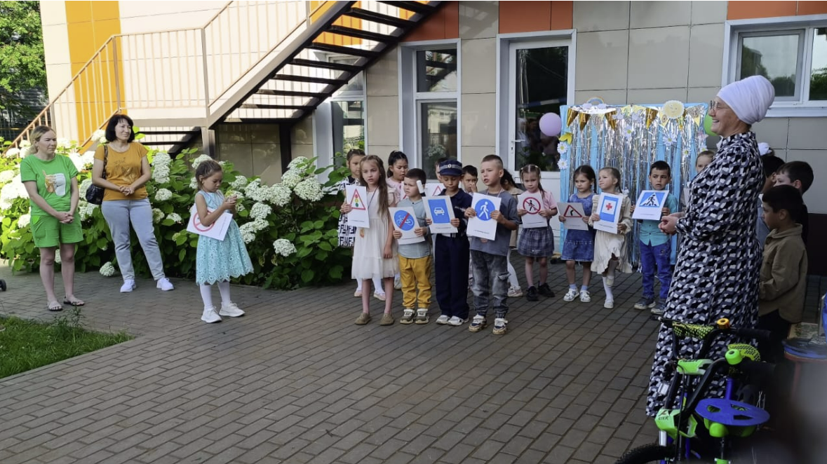 «Алтынчәч»тә юл кагыйдәләрен өйрәтүдә иң актив гаиләләрне хөрмәтләделәр