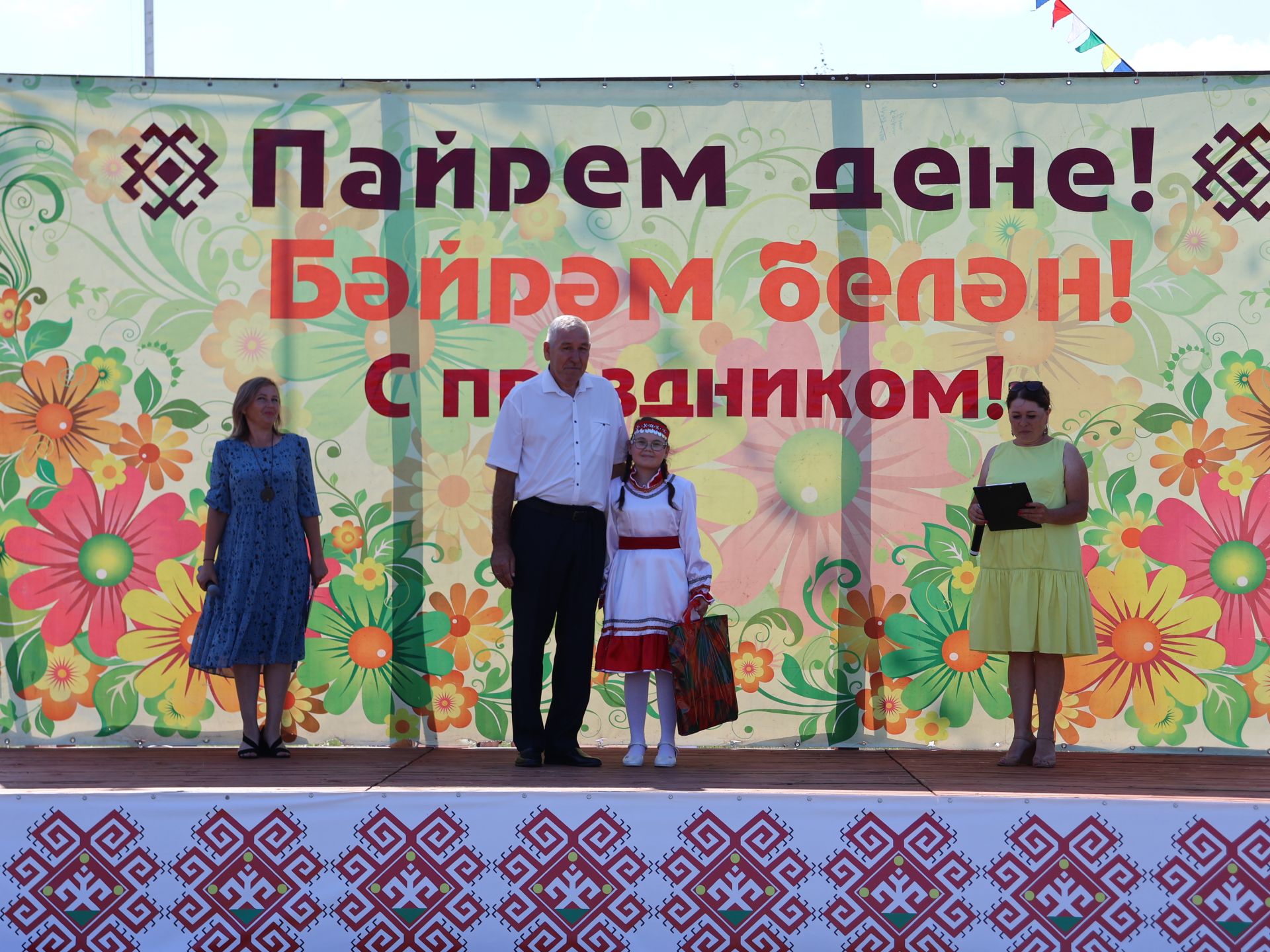 Актаныш районындагы «Мәктәпкә барырга булыш» хәйрия акциясе  Мари Суыксуы авылында старт алды