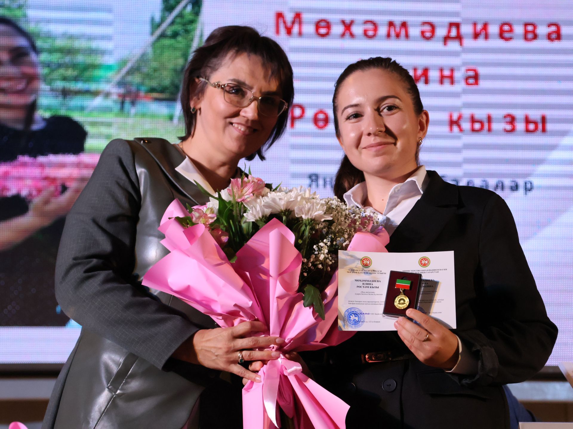 Зур уңышлар сезгә, кадерле яшь мөгаллимнәр!