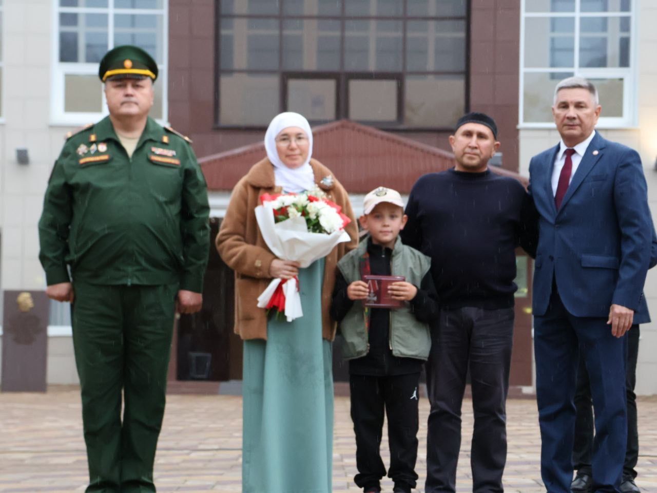 Актанышта Республика көненә багышланган бәйрәмдә махсус хәрби операция батырларын, аларның гаиләләрен хөрмәтләделәр
