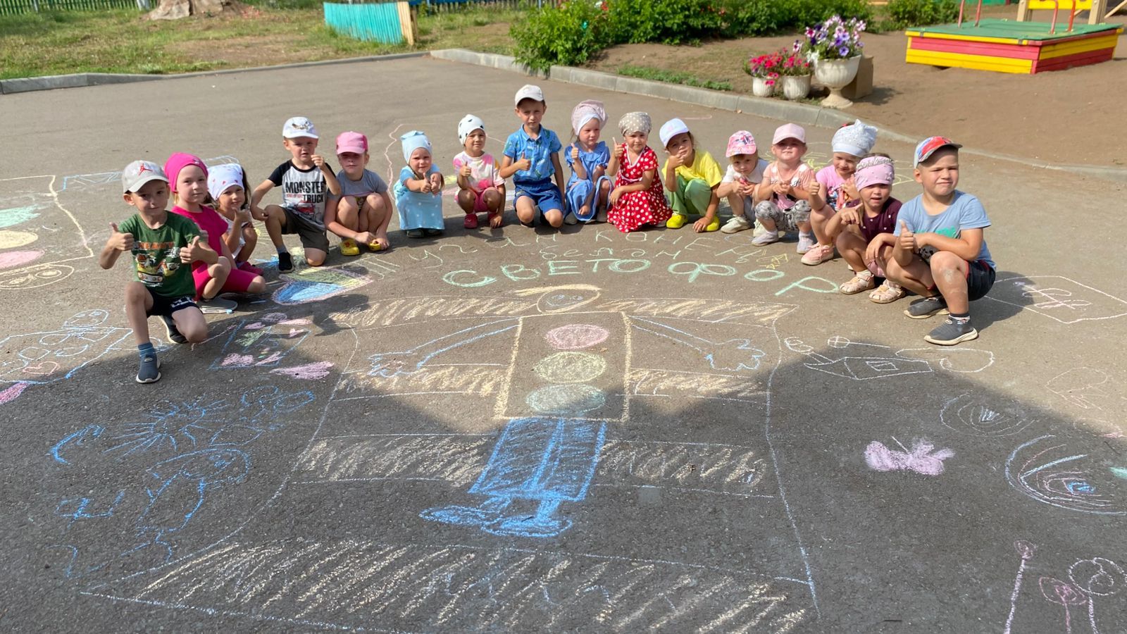 «Ромашка» бакчасында әти-әниләр белән оештырылган чара Бөтендөнья светофор көненә багышланды