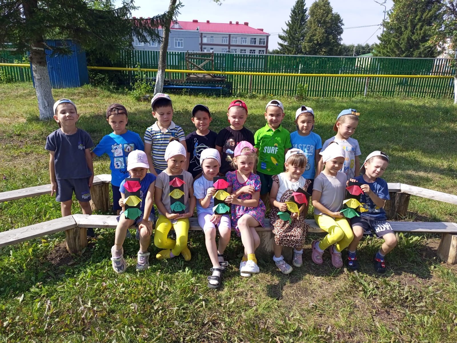 «Ромашка» бакчасында әти-әниләр белән оештырылган чара Бөтендөнья светофор көненә багышланды