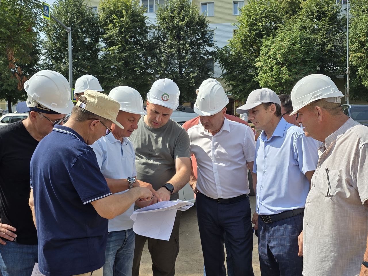 Актаныш районы башлыгы төзүчеләрне һөнәри бәйрәмнәре белән котлады