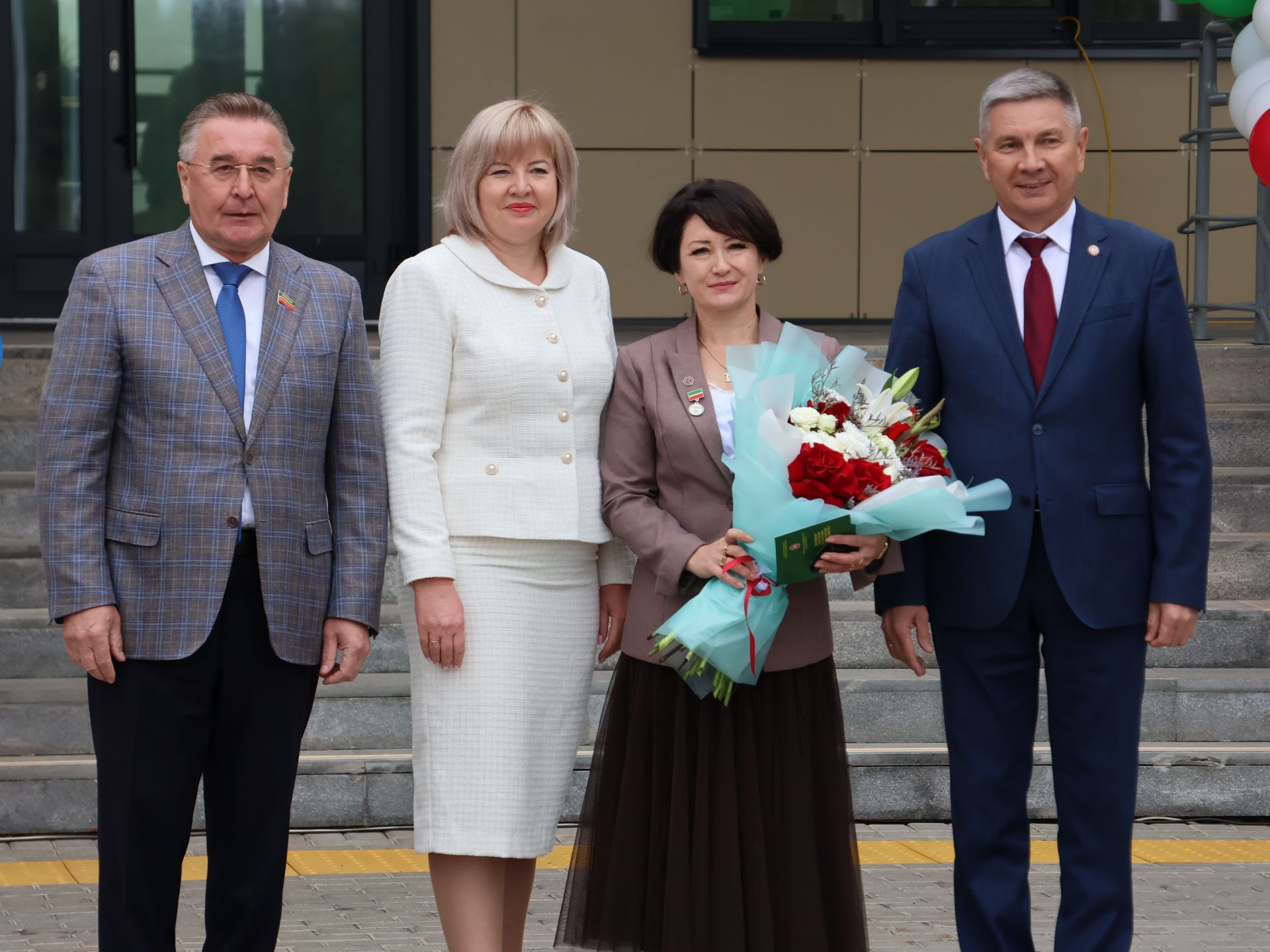 Төкле аягың белән, Белем бәйрәме!