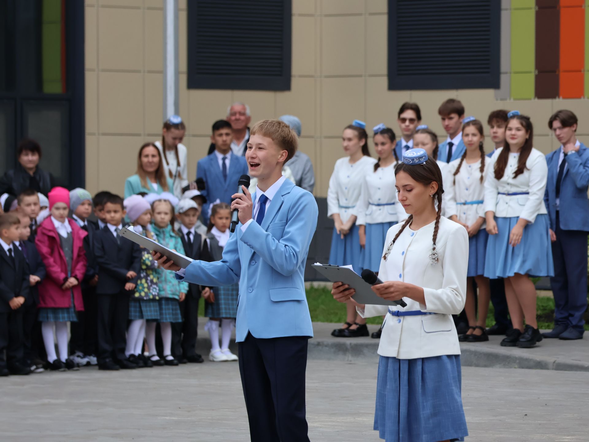 Төкле аягың белән, Белем бәйрәме!