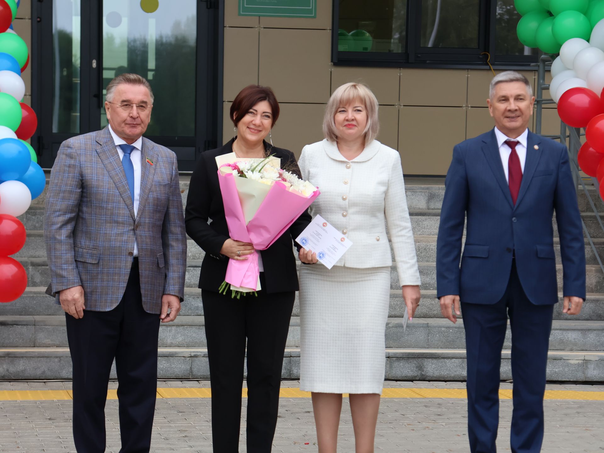 Төкле аягың белән, Белем бәйрәме!