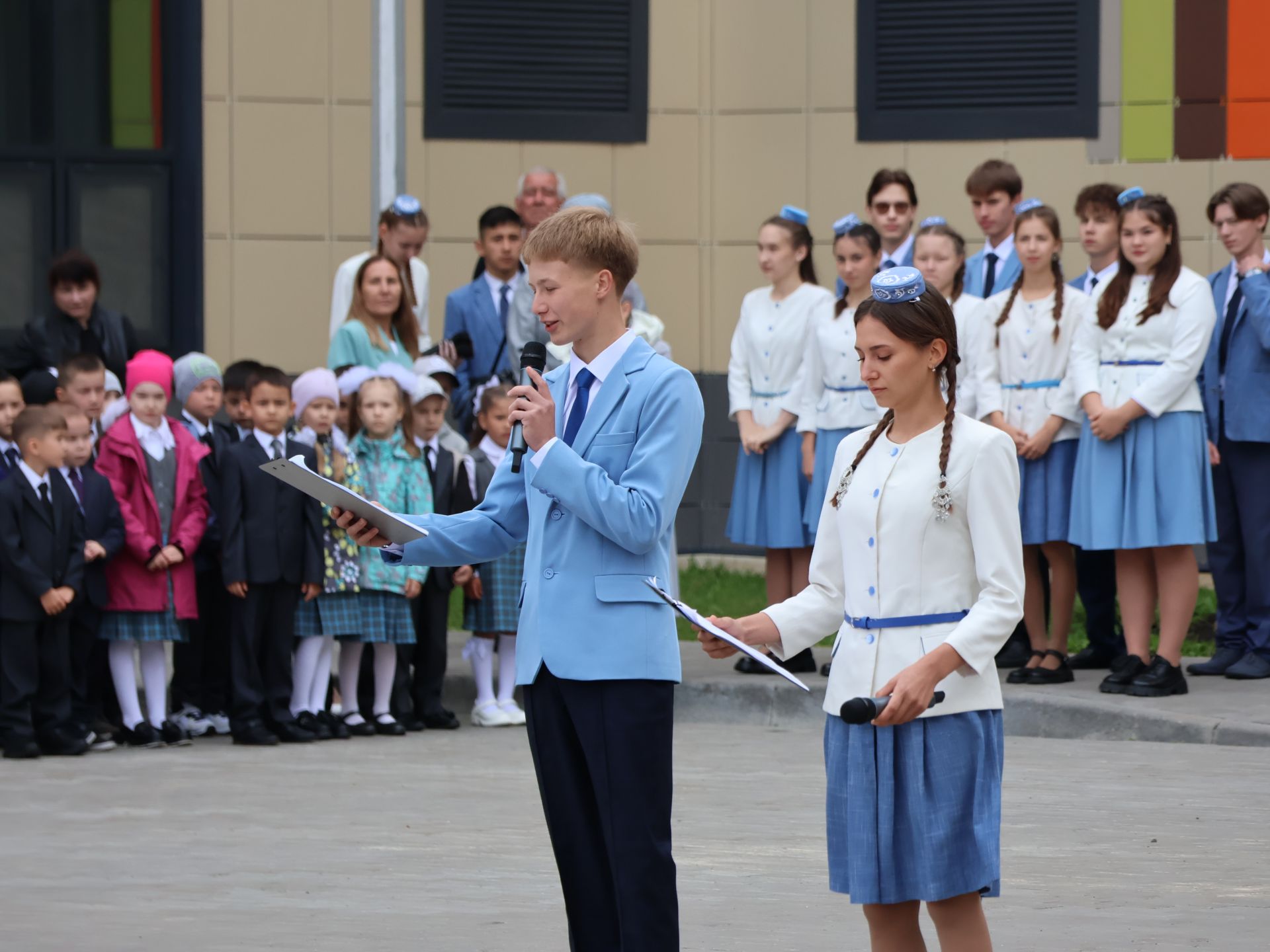 Төкле аягың белән, Белем бәйрәме!