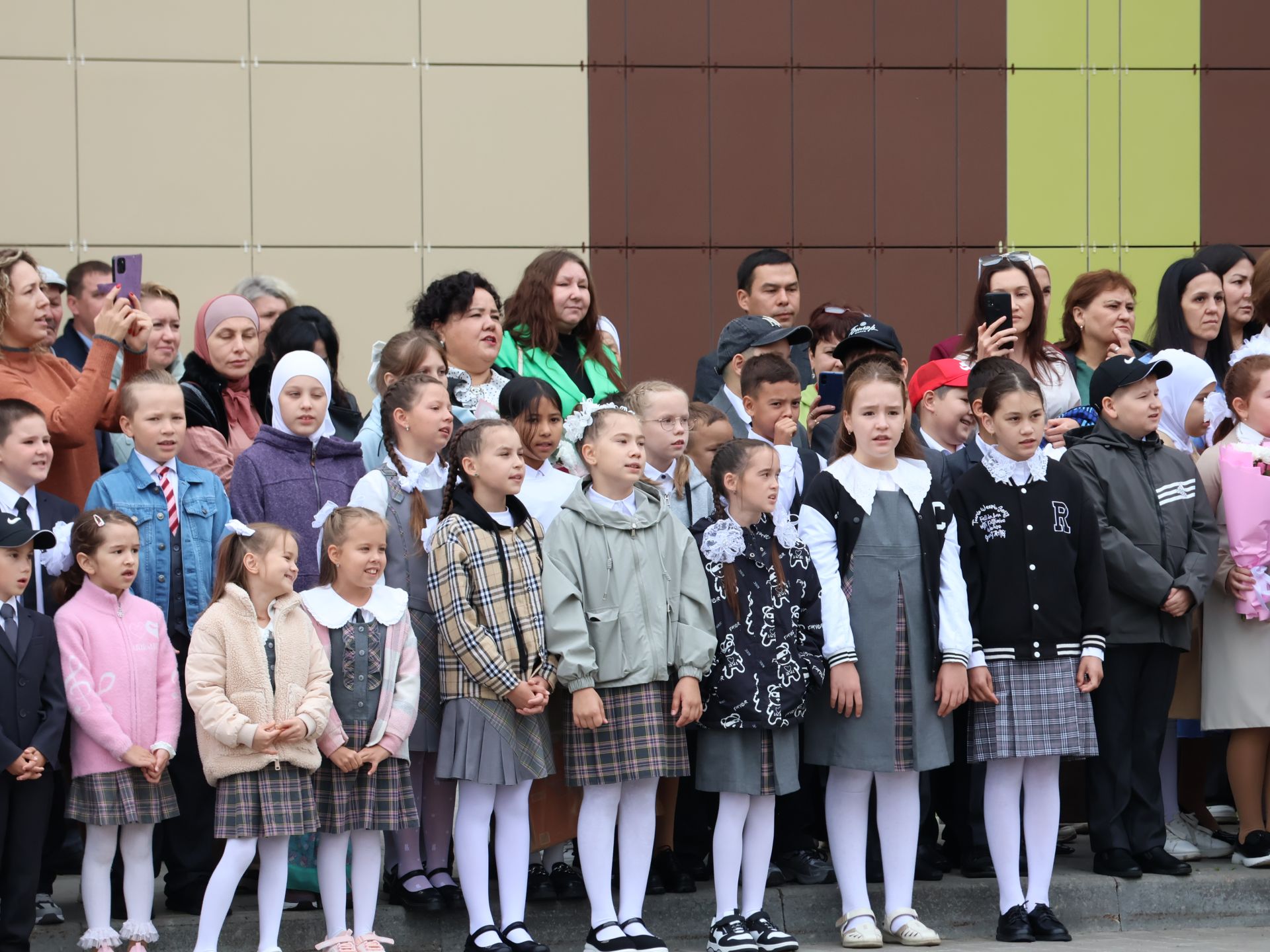 Төкле аягың белән, Белем бәйрәме!