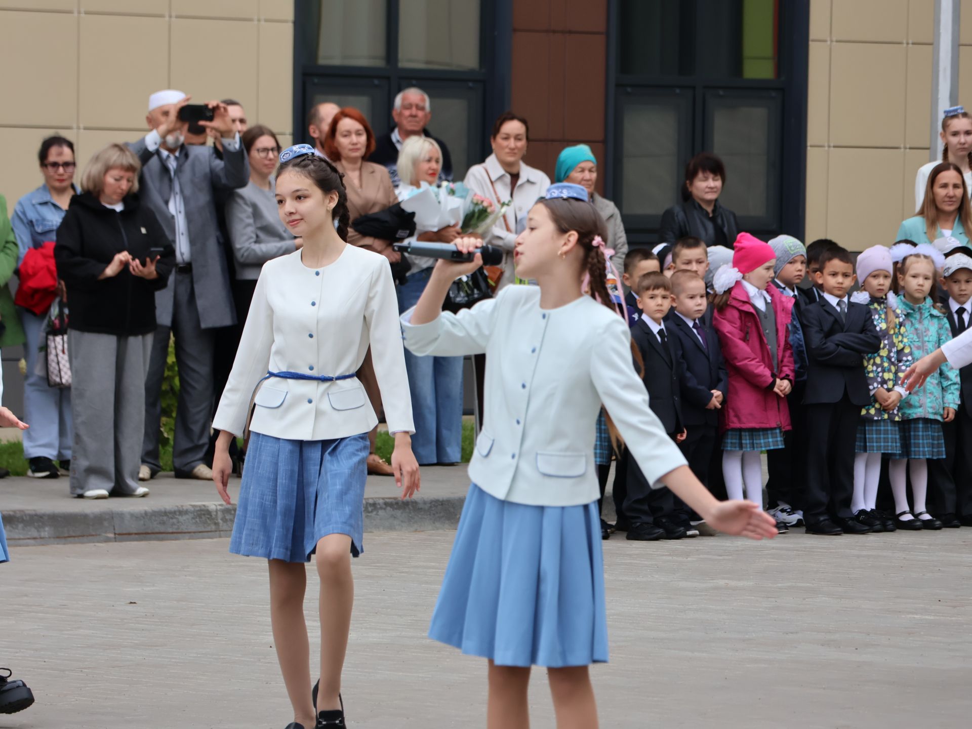 Төкле аягың белән, Белем бәйрәме!