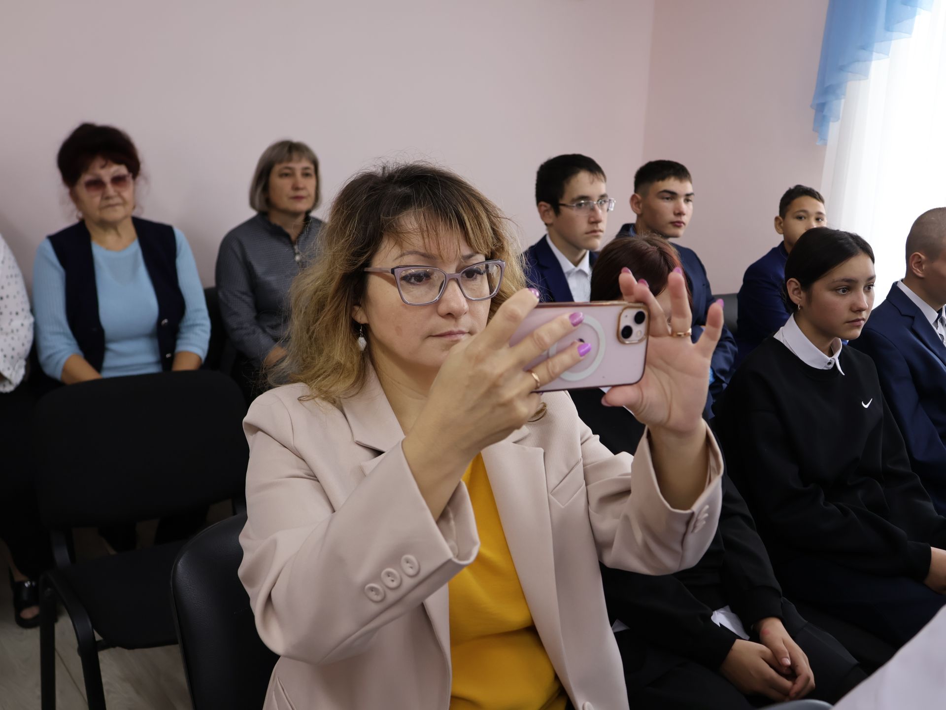 Игелек портфеле: Үзенчәлекле балаларга мәктәпкә әзерләнергә булыштылар