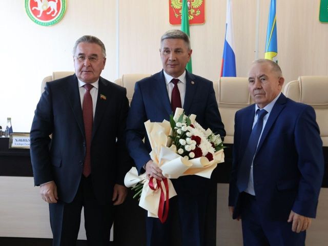 Актаныш районы башлыгы булып Ленар Зарипов сайланды