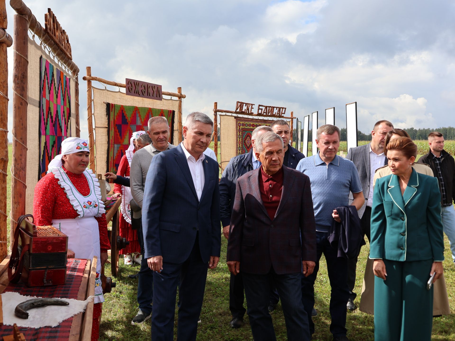 Рөстәм Миңнеханов Актанышның авыл хуҗалыгы тармагы, һөнәрчелек һәм эшмәкәрләр эшчәнлеге белән танышты