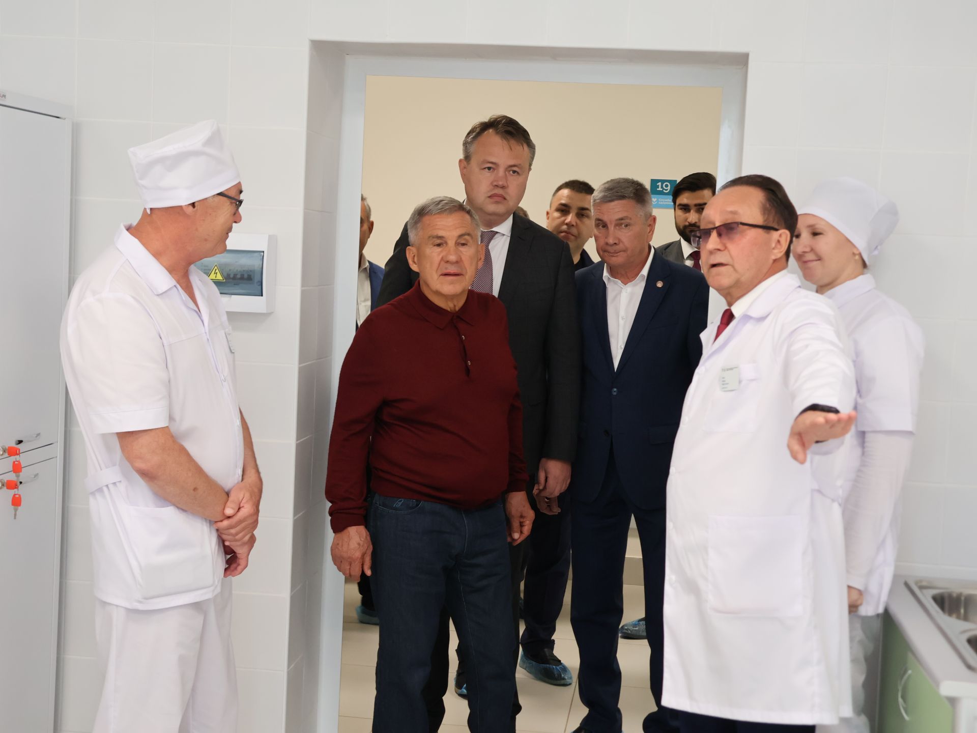 Рөстәм Миңнеханов Актаныш хастаханәсенең кабул итү-диагностика бүлеген ачты
