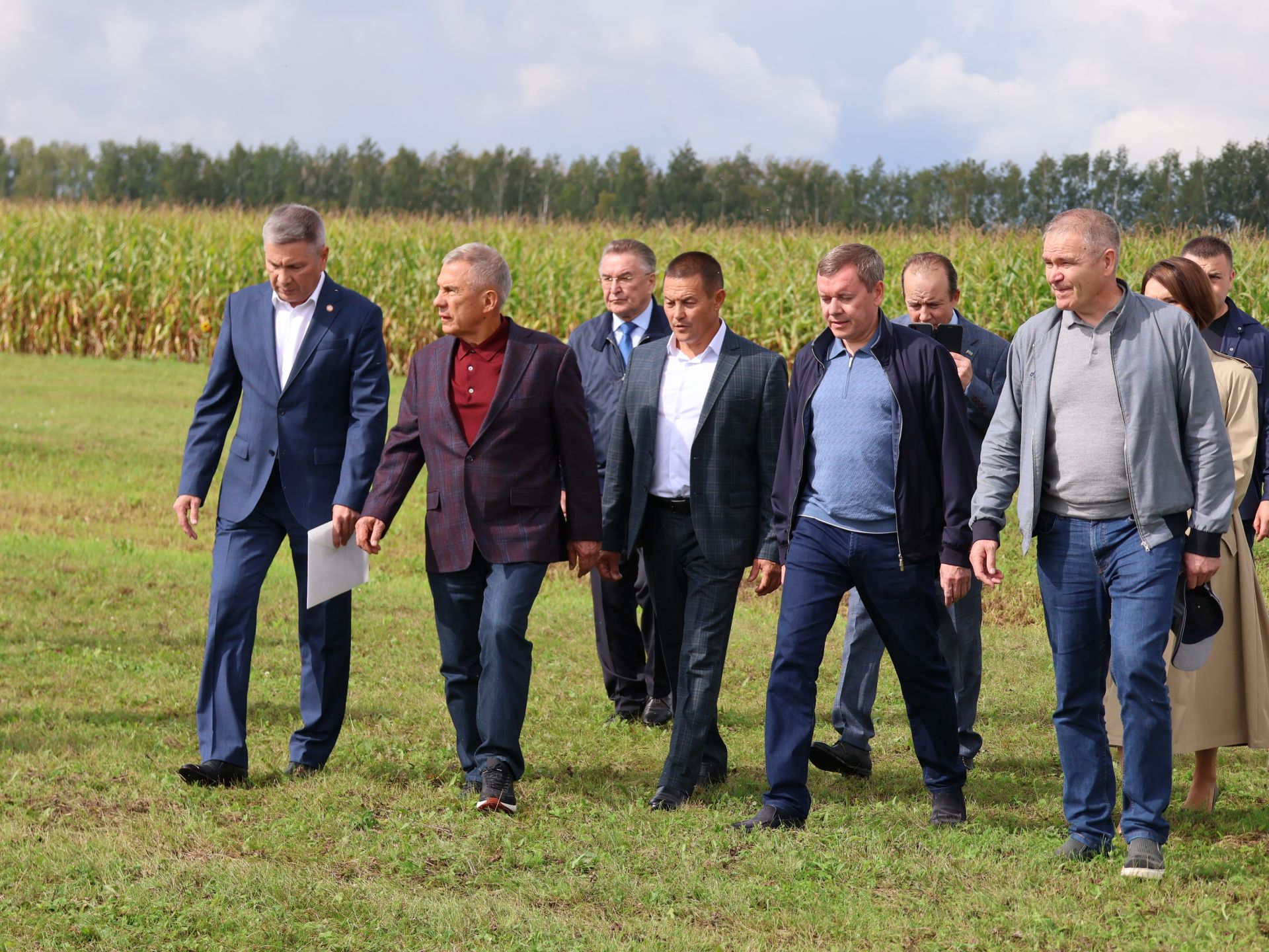 Рөстәм Миңнеханов Актанышның авыл хуҗалыгы тармагы, һөнәрчелек һәм эшмәкәрләр эшчәнлеге белән танышты