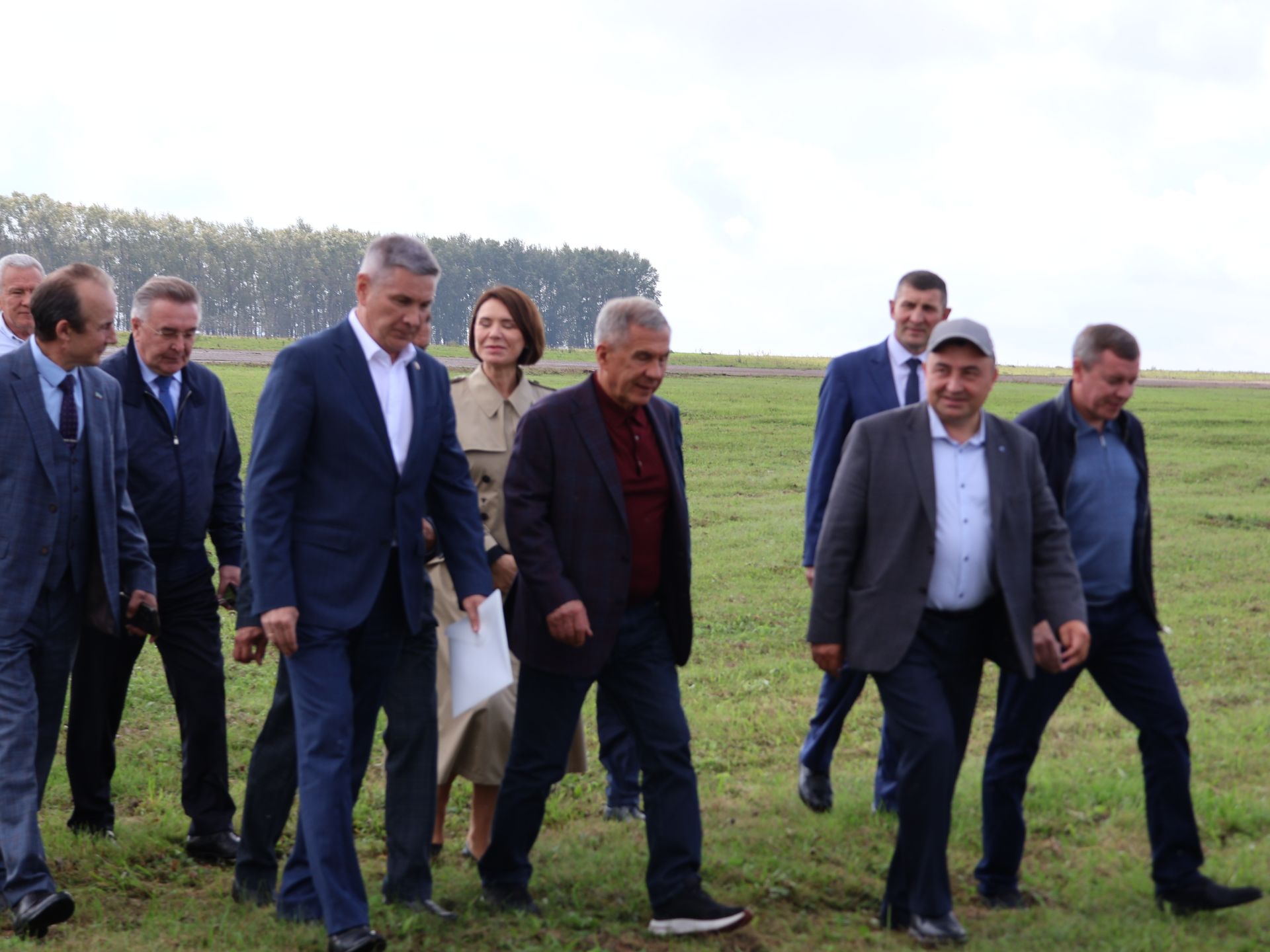 Рөстәм Миңнеханов Актанышның авыл хуҗалыгы тармагы, һөнәрчелек һәм эшмәкәрләр эшчәнлеге белән танышты
