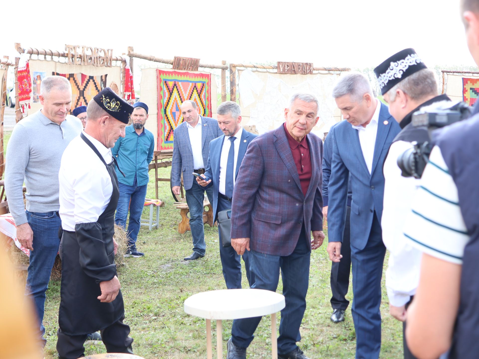 Рөстәм Миңнеханов Актанышның авыл хуҗалыгы тармагы, һөнәрчелек һәм эшмәкәрләр эшчәнлеге белән танышты