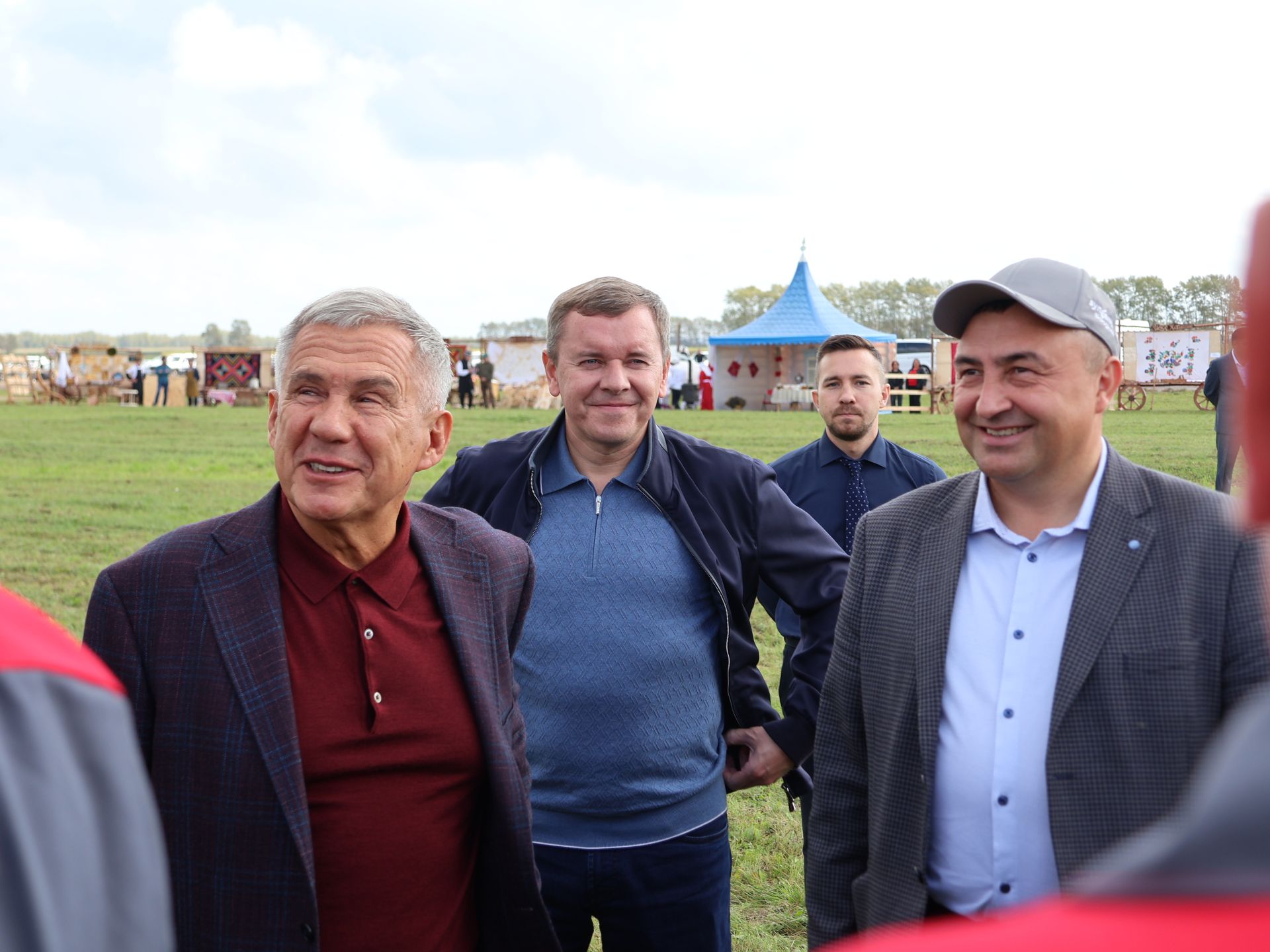 Рөстәм Миңнеханов Актанышның авыл хуҗалыгы тармагы, һөнәрчелек һәм эшмәкәрләр эшчәнлеге белән танышты