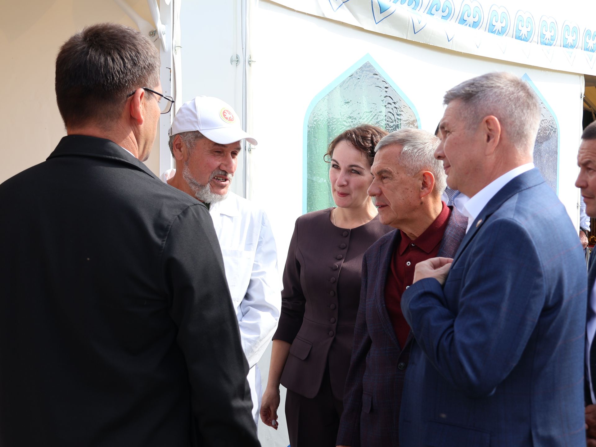 Рөстәм Миңнеханов Актанышның авыл хуҗалыгы тармагы, һөнәрчелек һәм эшмәкәрләр эшчәнлеге белән танышты