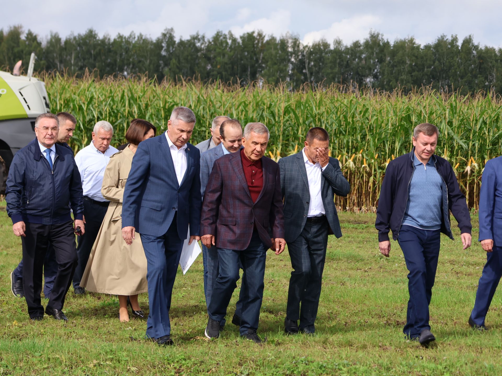 Рөстәм Миңнеханов Актанышның авыл хуҗалыгы тармагы, һөнәрчелек һәм эшмәкәрләр эшчәнлеге белән танышты