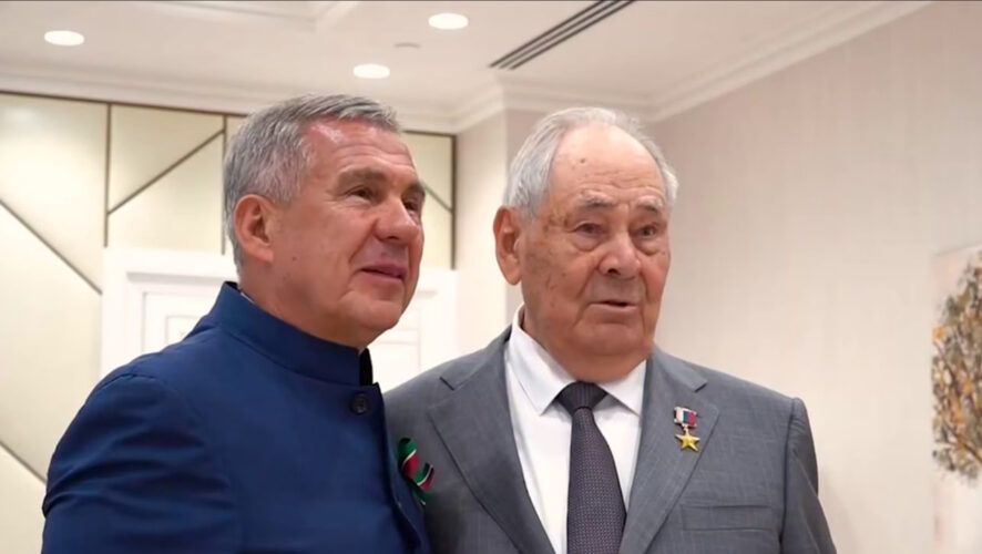 «Эпоха кешесе»: Рөстәм Миңнеханов Минтимер Шәймиевне туган көне белән котлады