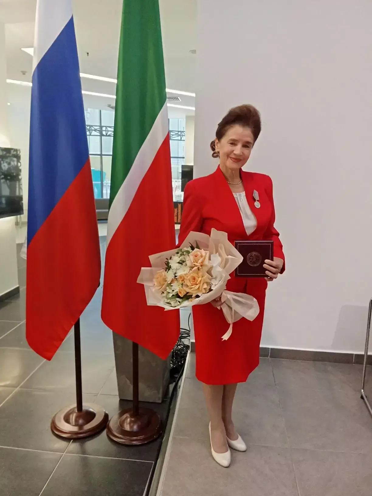 ЗАГС бүлеге җитәкчесе Гөлфинә Мөхәммәдиева «Фидакарь хезмәт өчен» медале белән бүләкләнде