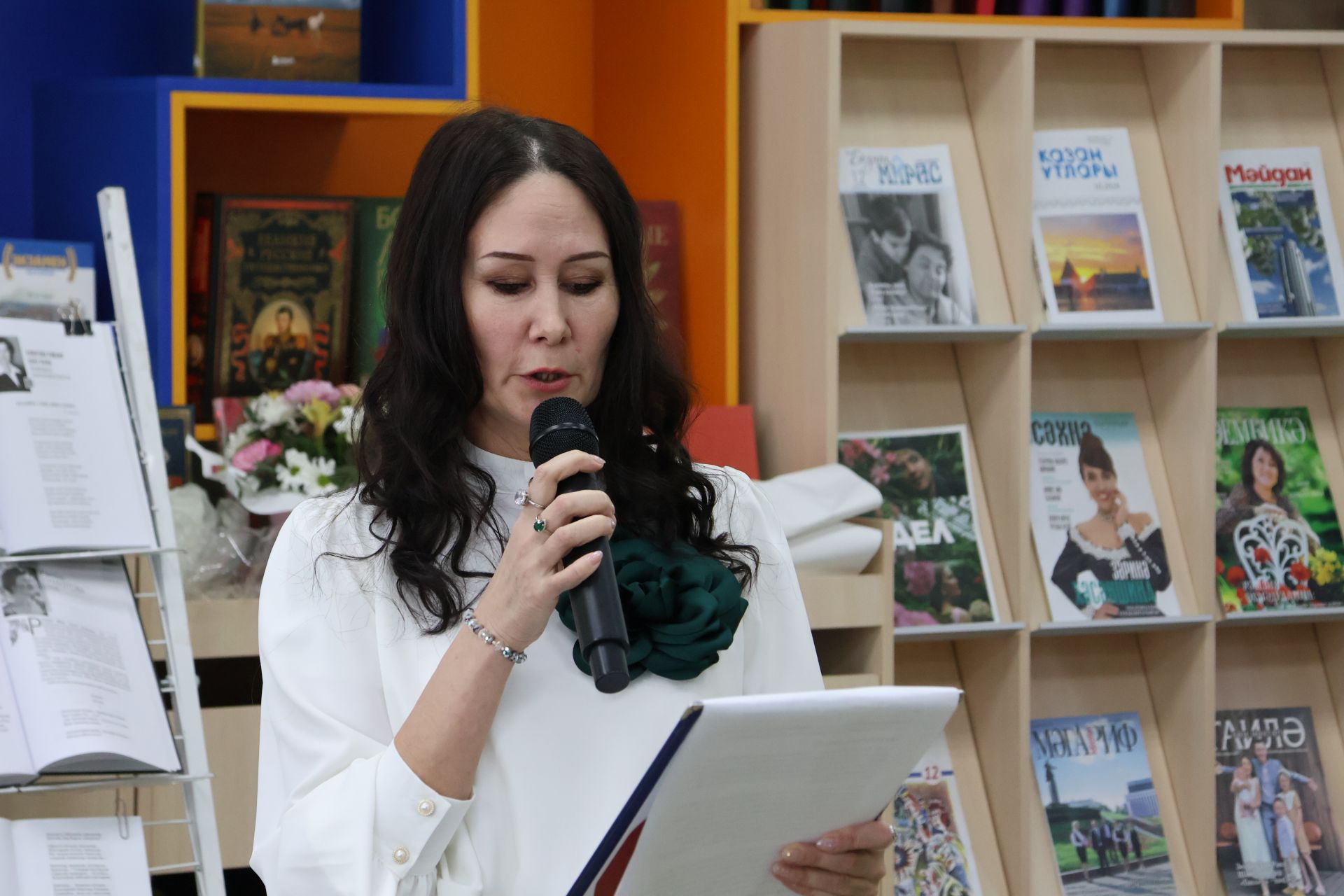 Уразай авылында яшәүче шагыйрә Рәмзия Әхмәтованың «Җанда калган эзләр» китабы тәкъдим ителде