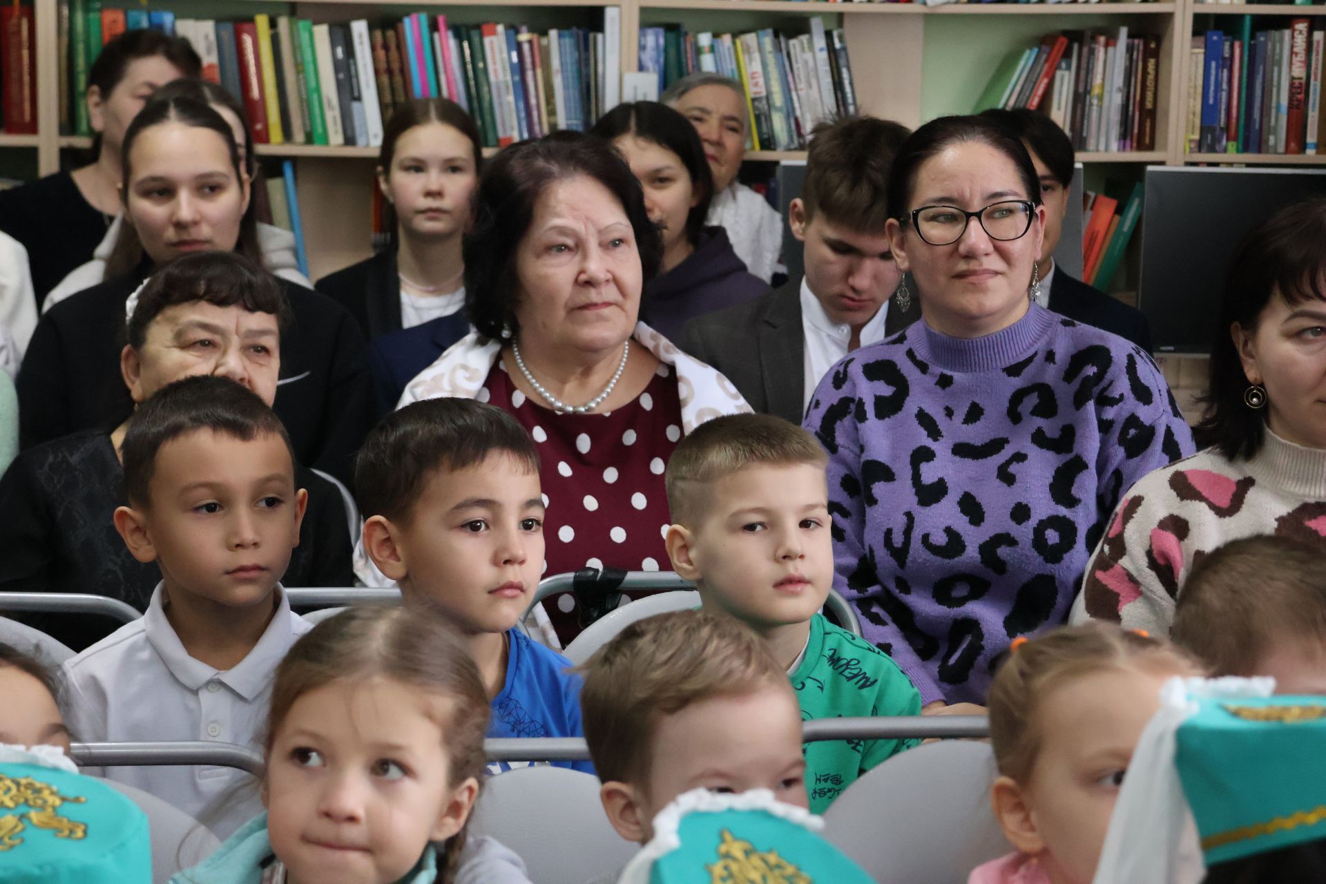 Уразай авылында яшәүче шагыйрә Рәмзия Әхмәтованың «Җанда калган эзләр» китабы тәкъдим ителде