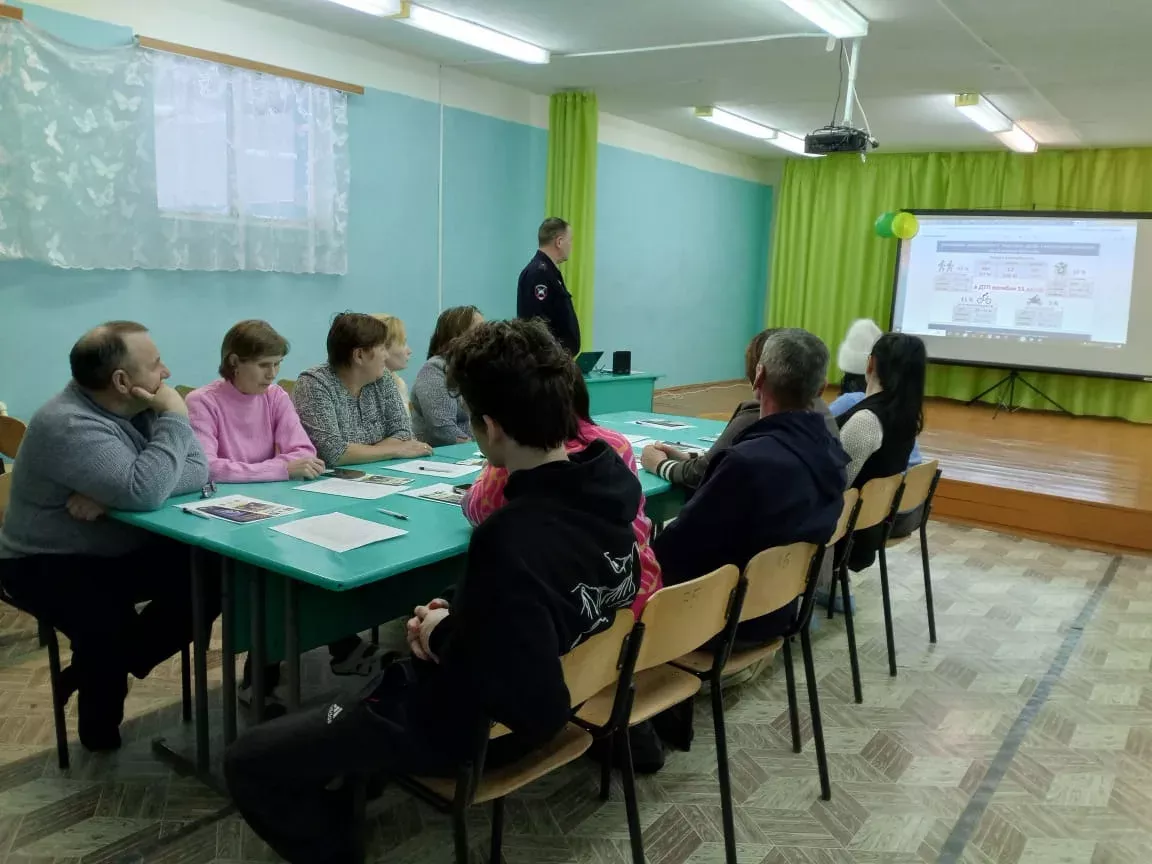 Актаныш районы Юл хәрәкәте Дәүләт автоинспекциясе җитәкчелеге Аккүз мәктәбе укучылары һәм аларның ата-аналары белән очрашты