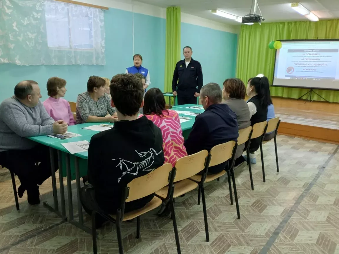 Актаныш районы Юл хәрәкәте Дәүләт автоинспекциясе җитәкчелеге Аккүз мәктәбе укучылары һәм аларның ата-аналары белән очрашты