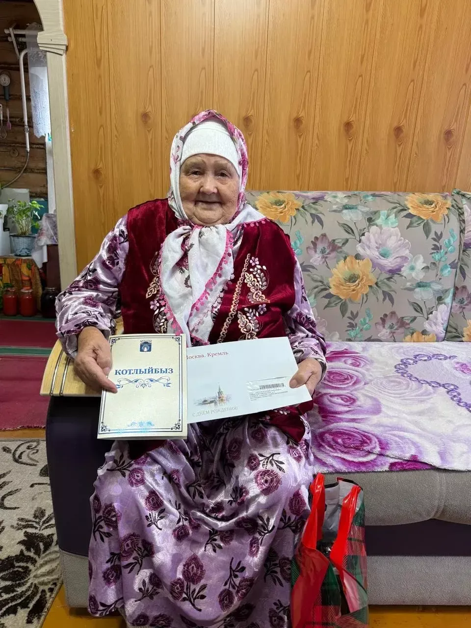 Теләкәйдә яшәүче Мөхтәрәмә Габдуллина 95 яшьлек юбилеен билгеләп үтте