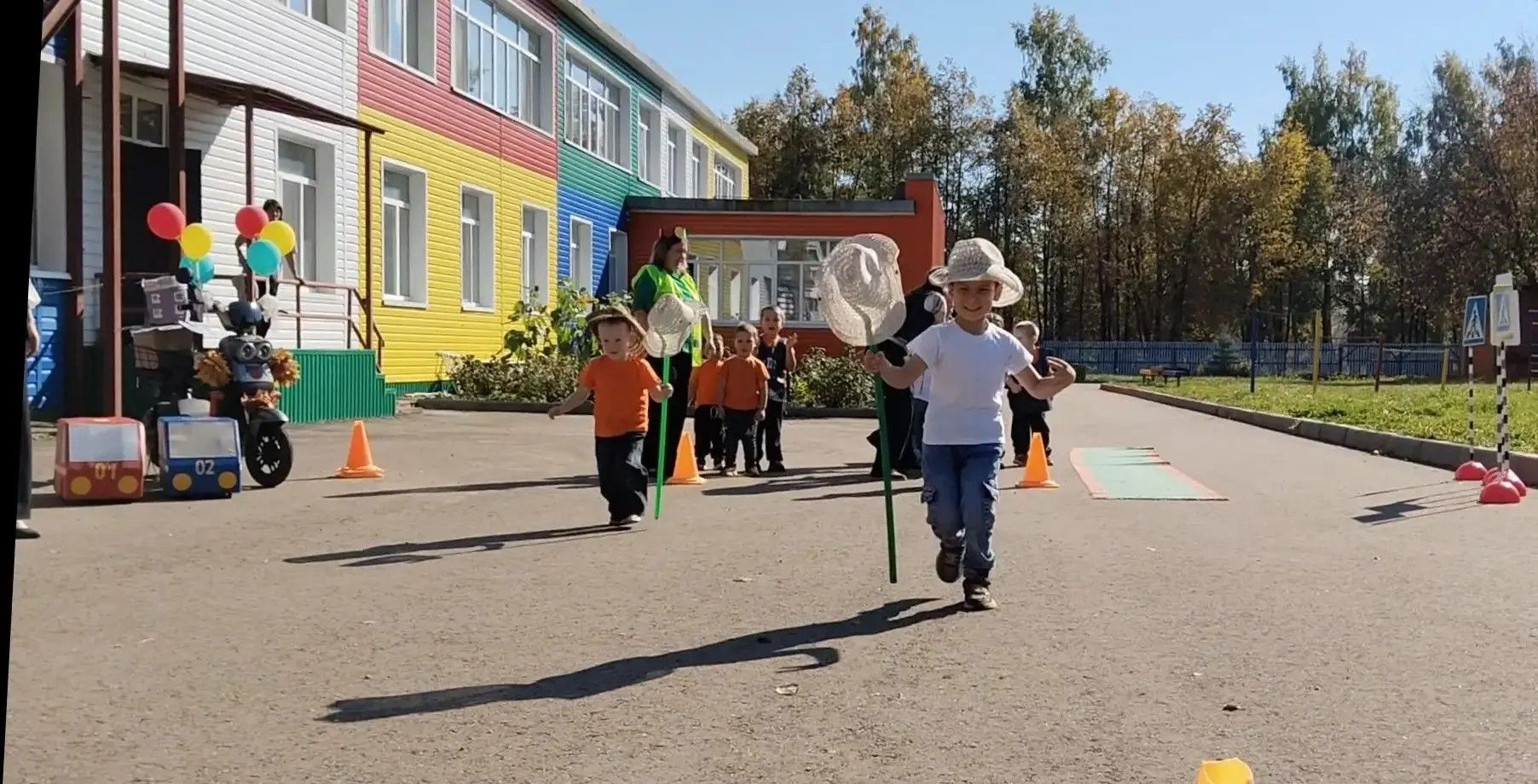 «Ромашка» балалар бакчасында үзенчәлекле эшләпәләр бәйгесе узды