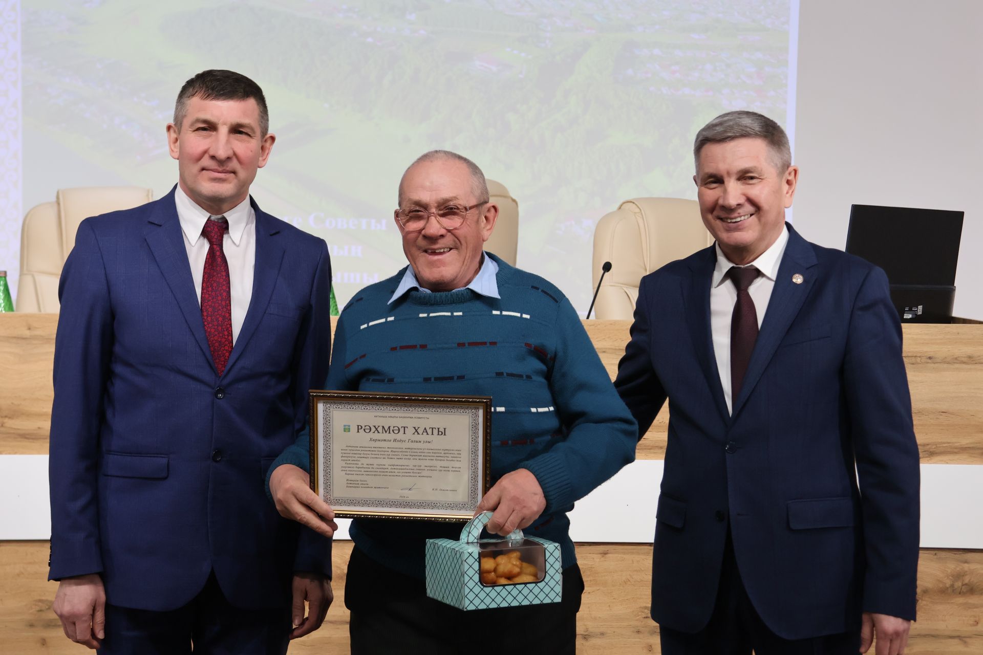Актаныш районында «Яшьлек» яшьләр үзәгендә гражданнар җыены узды