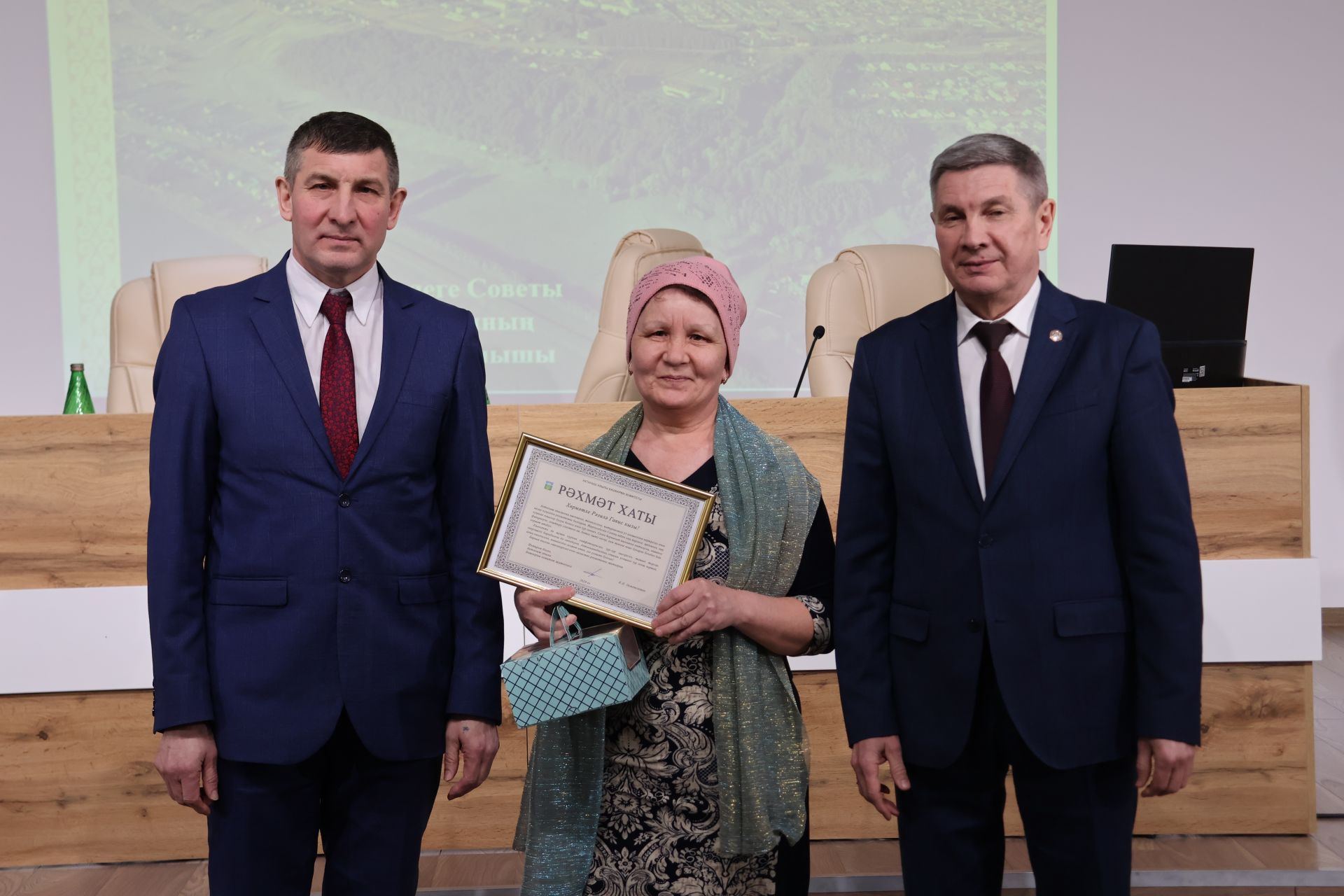 Актаныш районында «Яшьлек» яшьләр үзәгендә гражданнар җыены узды