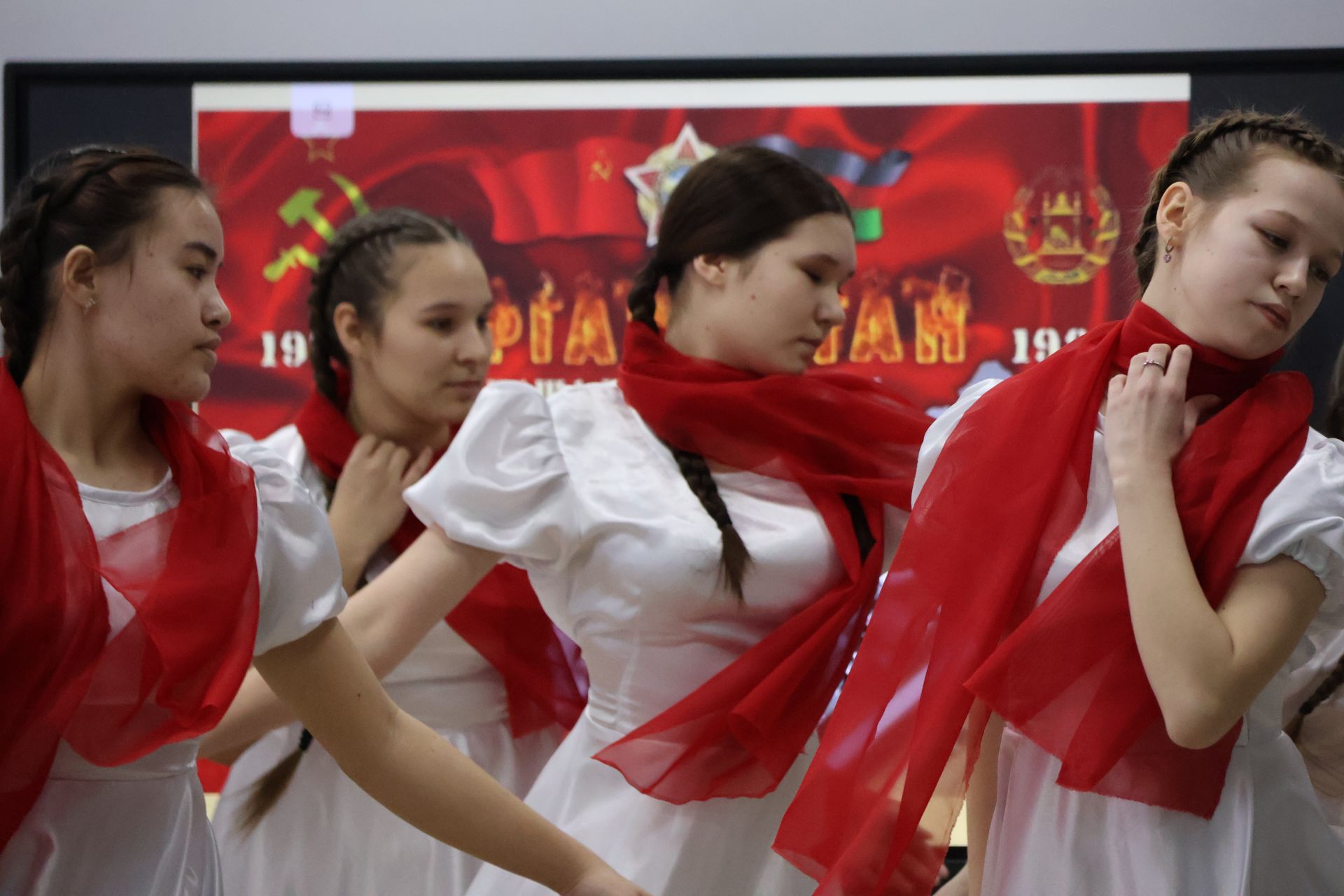 Фоторепортаж: Актанышның 2 нче мәктәбендә Әфганстаннан Совет гаскәрләрен чыгару көненә багышланган патриотик чара