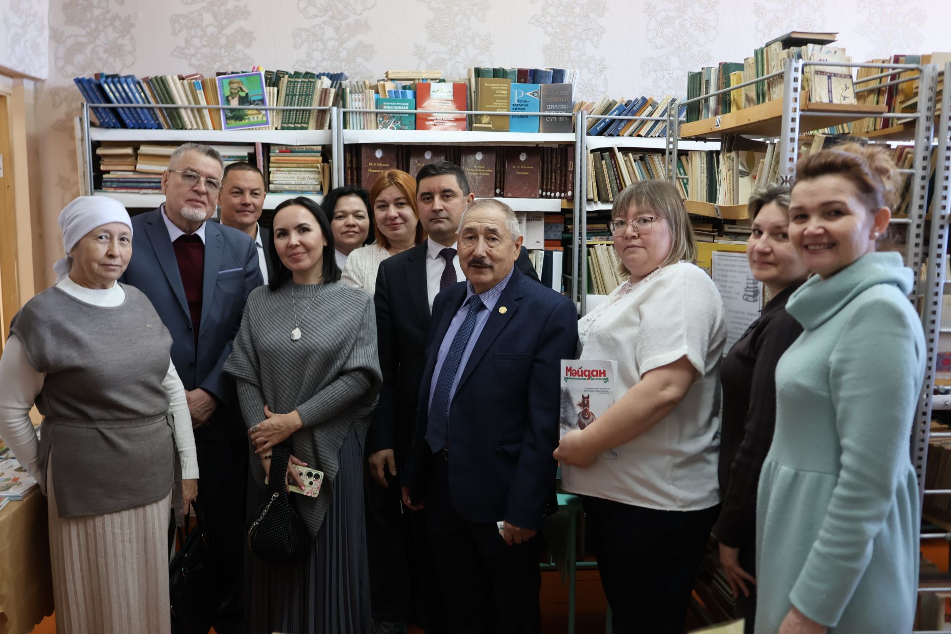 Роберт Сәлахиев исеме күңелләрдә мәңге калачак: Татар Суыксуы авылында мемориаль такта ачылды