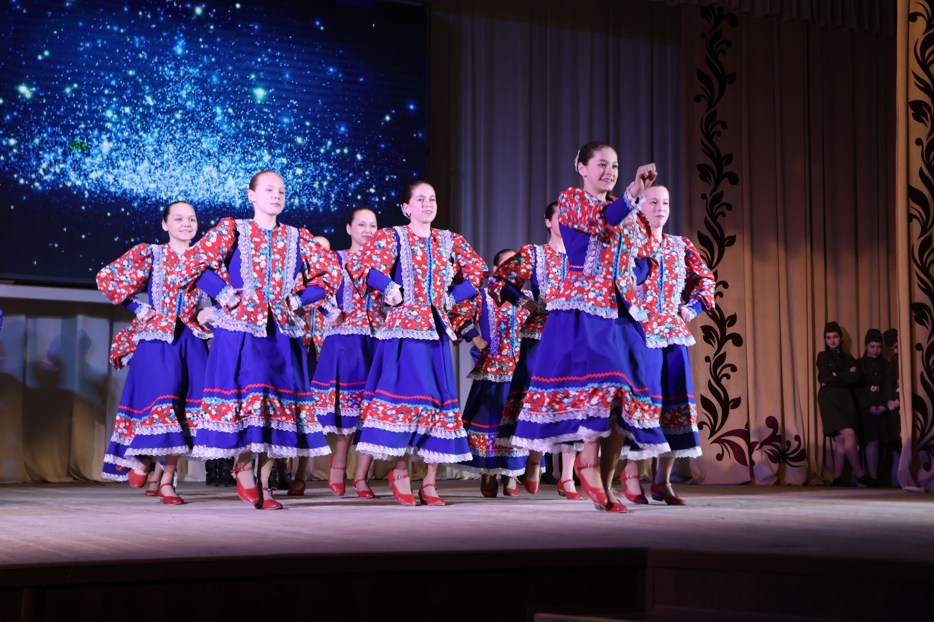 Ватанны саклаучылар көне белән!
