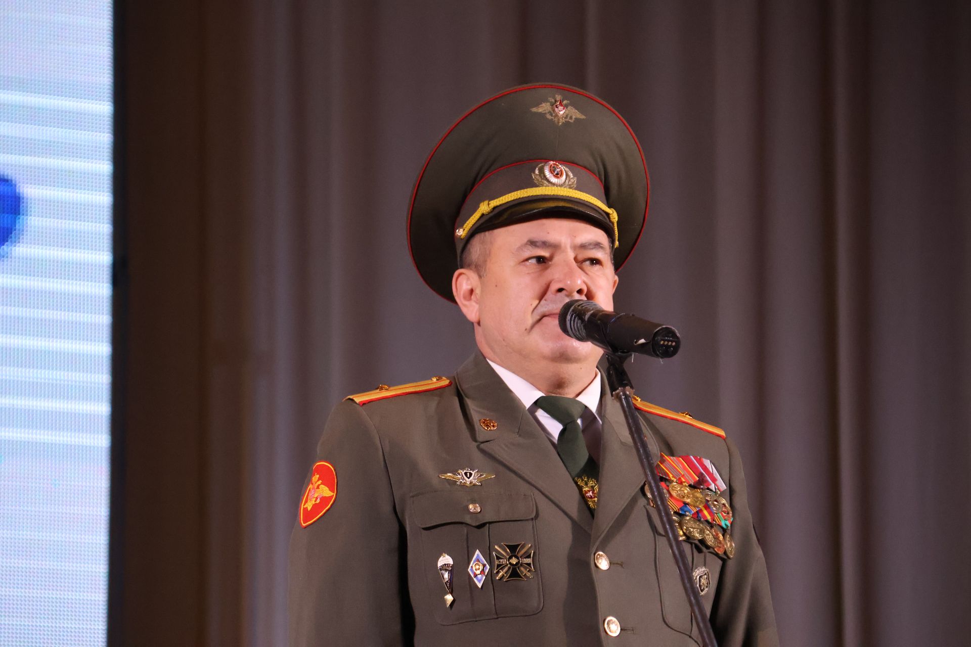 Ватанны саклаучылар көне белән!