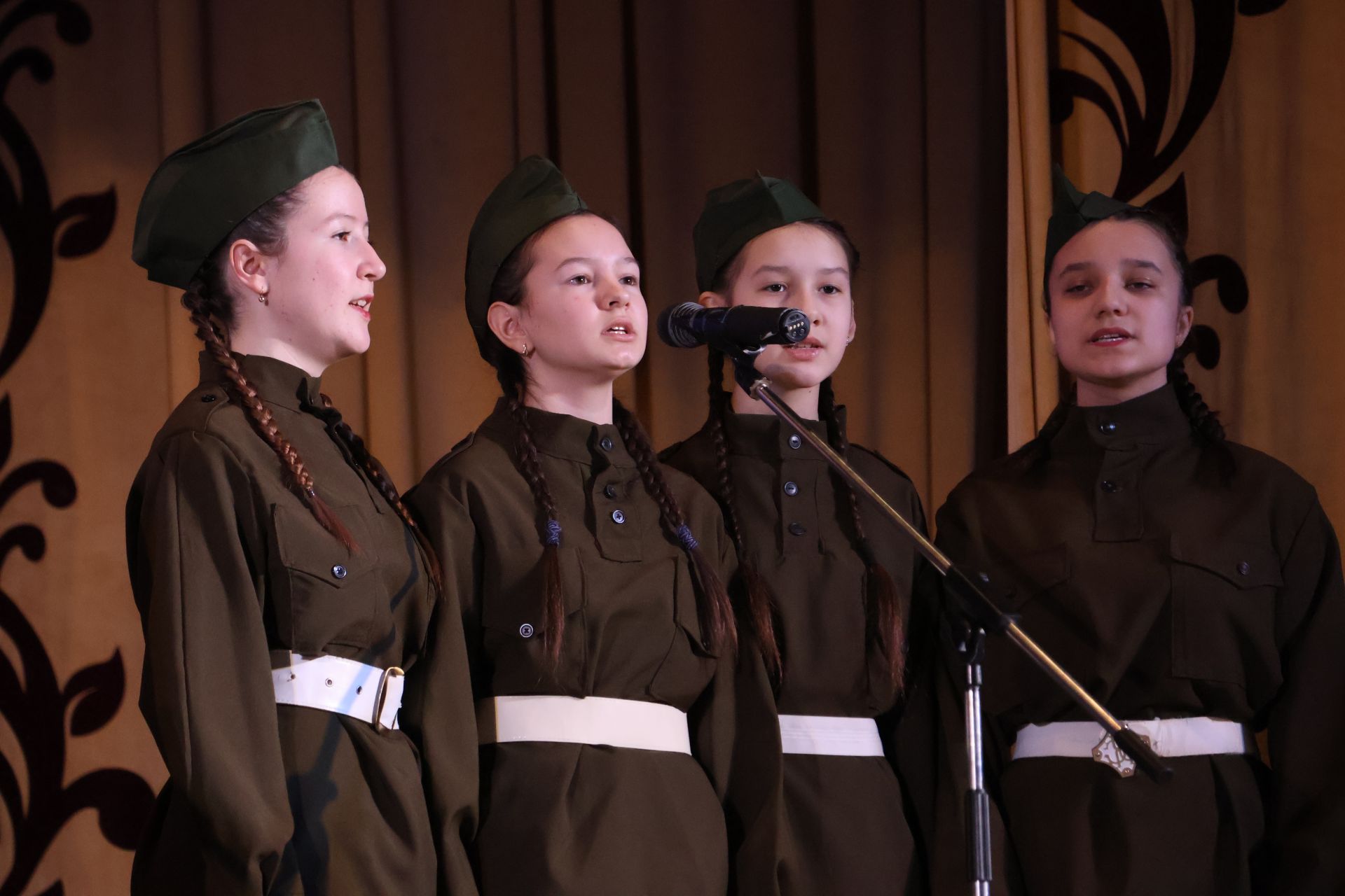 Ватанны саклаучылар көне белән!
